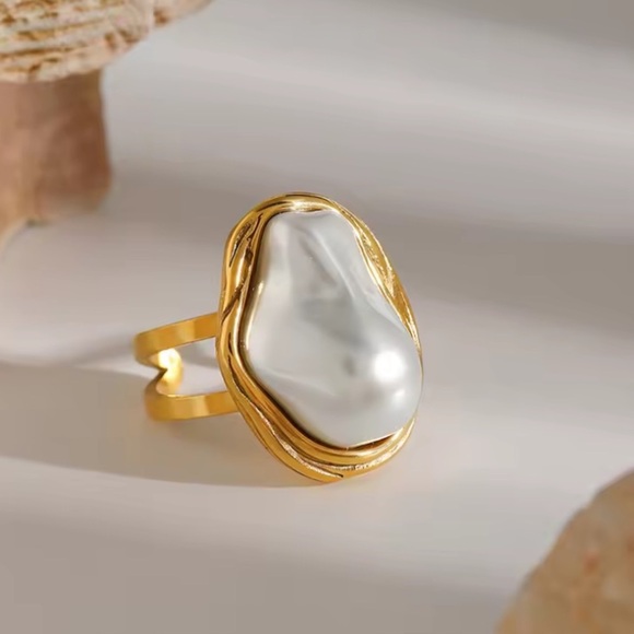 Anthropologe unique adjustable Gold ring with Pearl Accents - Picture 5 of 10